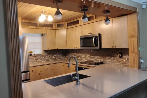 Condo in Saint Petersburg, Florida, 2 bedrooms  № 1851401 - photo 9
