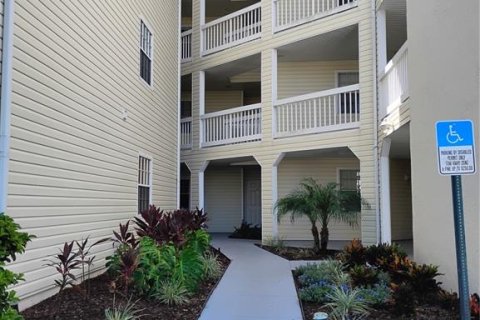Condo in Saint Petersburg, Florida, 2 bedrooms  № 1851401 - photo 1