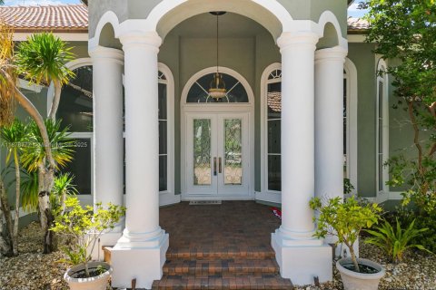 Купить виллу или дом в Корал-Спрингс, Флорида 1 комната, 386.1м2, № 1921483 - фото 2