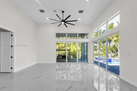Villa ou maison à vendre à Coral Springs, Floride: 6 chambres, 386.1 m2 № 1921483 - photo 11