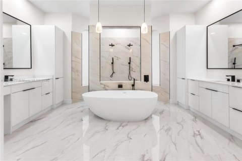 Купить виллу или дом в Корал-Спрингс, Флорида 1 комната, 386.1м2, № 1921483 - фото 14