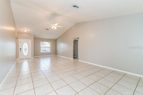 Villa ou maison à louer à Cape Coral, Floride: 3 chambres, 162.02 m2 № 2100324 - photo 5