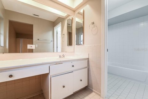 Villa ou maison à louer à Cape Coral, Floride: 3 chambres, 162.02 m2 № 2100324 - photo 12