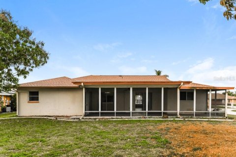 Villa ou maison à louer à Cape Coral, Floride: 3 chambres, 162.02 m2 № 2100324 - photo 16