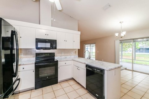 Villa ou maison à louer à Cape Coral, Floride: 3 chambres, 162.02 m2 № 2100324 - photo 9