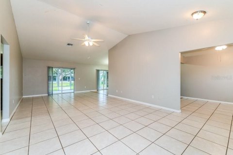 Villa ou maison à louer à Cape Coral, Floride: 3 chambres, 162.02 m2 № 2100324 - photo 4