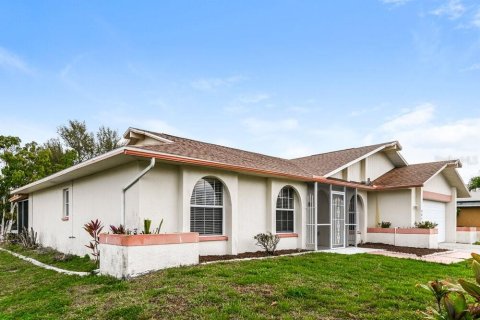 Villa ou maison à louer à Cape Coral, Floride: 3 chambres, 162.02 m2 № 2100324 - photo 3