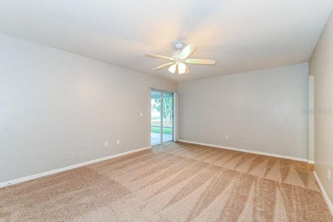 Villa ou maison à louer à Cape Coral, Floride: 3 chambres, 162.02 m2 № 2100324 - photo 10