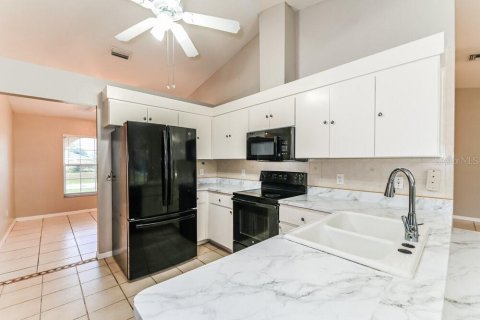 Villa ou maison à louer à Cape Coral, Floride: 3 chambres, 162.02 m2 № 2100324 - photo 8