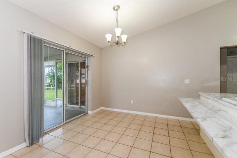 Villa ou maison à louer à Cape Coral, Floride: 3 chambres, 162.02 m2 № 2100324 - photo 7