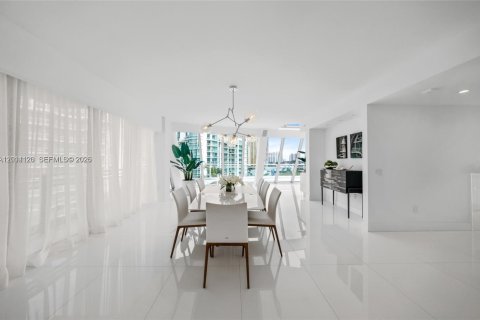 Condo in Aventura, Florida, 5 bedrooms  № 2076224 - photo 7
