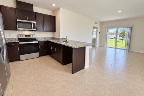 House in Kissimmee, Florida 3 bedrooms, 140.1 sq.m. № 2386341 - photo 5
