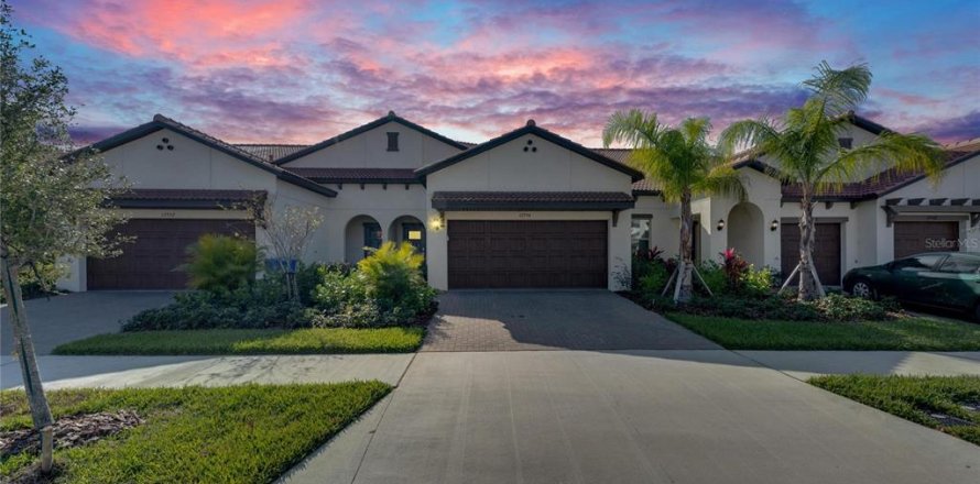 House in Wimauma, Florida 2 bedrooms, 161.37 sq.m. № 1767303