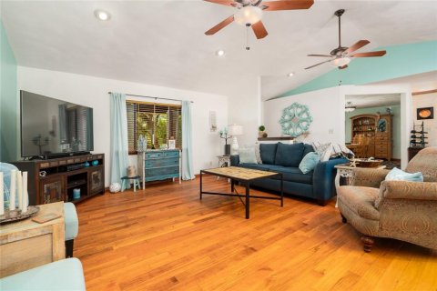 House in Port Orange, Florida 4 bedrooms, 216.56 sq.m. № 1883409 - photo 7