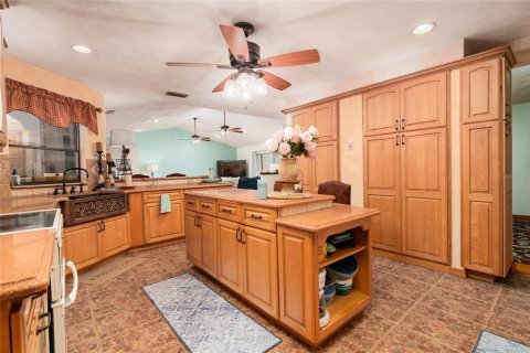 House in Port Orange, Florida 4 bedrooms, 216.56 sq.m. № 1883409 - photo 11