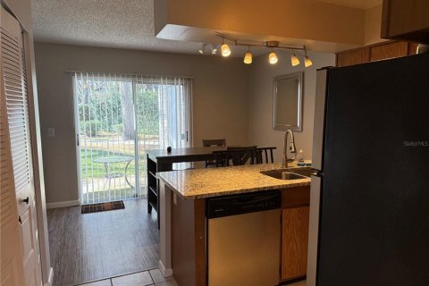 Townhouse in Temple Terrace, Florida 2 bedrooms, 108.7 sq.m. № 2406908 - photo 9