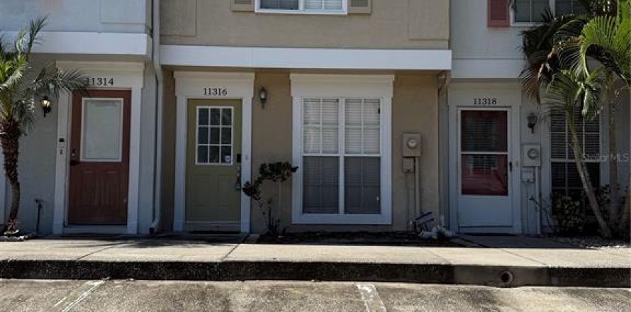Townhouse in Temple Terrace, Florida 2 bedrooms, 108.7 sq.m. № 2406908
