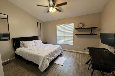 Townhouse in Temple Terrace, Florida 2 bedrooms, 108.7 sq.m. № 2406908 - photo 12