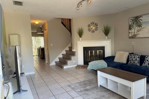 Townhouse in Temple Terrace, Florida 2 bedrooms, 108.7 sq.m. № 2406908 - photo 6