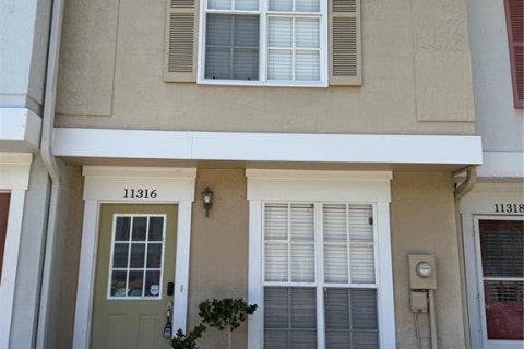 Townhouse in Temple Terrace, Florida 2 bedrooms, 108.7 sq.m. № 2406908 - photo 2