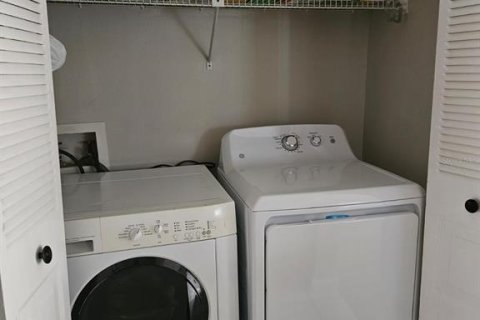 Townhouse in Temple Terrace, Florida 2 bedrooms, 108.7 sq.m. № 2406908 - photo 11