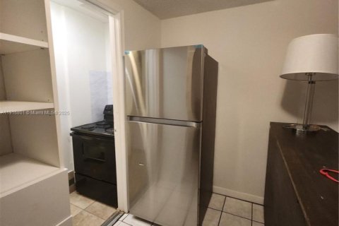 Immobilier commercial à louer à Miami, Floride № 1973674 - photo 5