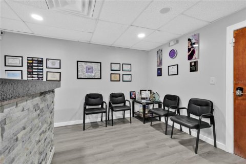 Propiedad comercial en alquiler en Orlando, Florida, 131.55 m2 № 1686904 - foto 8