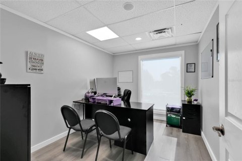 Propiedad comercial en alquiler en Orlando, Florida, 131.55 m2 № 1686904 - foto 16