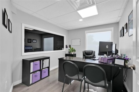 Propiedad comercial en alquiler en Orlando, Florida, 131.55 m2 № 1686904 - foto 18