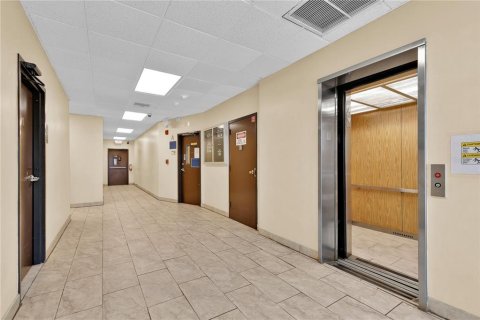 Propiedad comercial en alquiler en Orlando, Florida, 131.55 m2 № 1686904 - foto 5