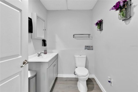 Propiedad comercial en alquiler en Orlando, Florida, 131.55 m2 № 1686904 - foto 19