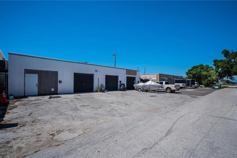 Commercial property in Pinellas Park, Florida 791.16 sq.m. № 2195151 - photo 4