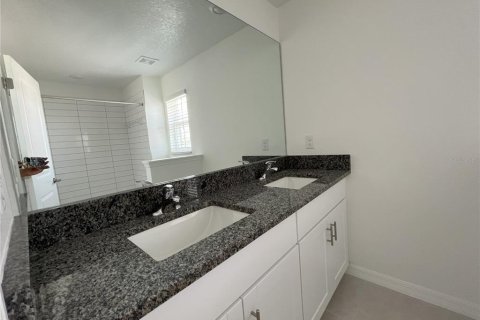 Townhouse in San Antonio, Florida 3 bedrooms, 166.02 sq.m. № 1915324 - photo 13
