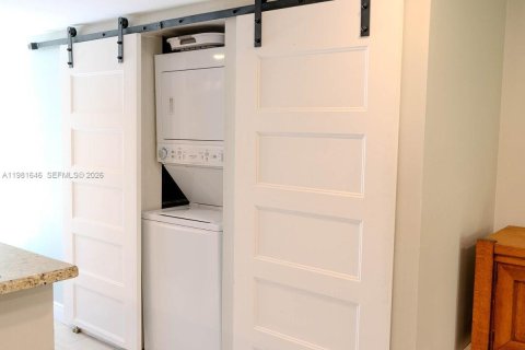 Купить кондоминиум в Дирфилд-Бич, Флорида 2 спальни, 120.77м2, № 2045113 - фото 7