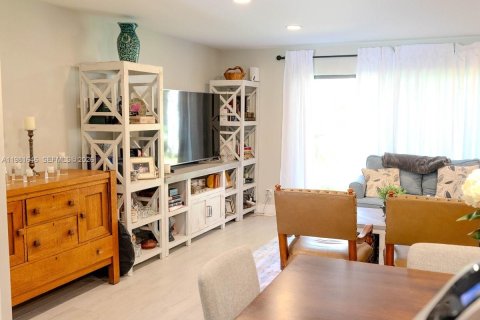 Купить кондоминиум в Дирфилд-Бич, Флорида 2 спальни, 120.77м2, № 2045113 - фото 9