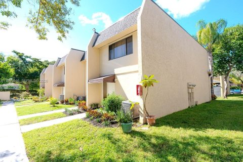 Купить кондоминиум в Дирфилд-Бич, Флорида 2 спальни, 120.77м2, № 2045113 - фото 22