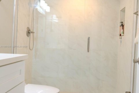 Купить кондоминиум в Дирфилд-Бич, Флорида 2 спальни, 120.77м2, № 2045113 - фото 12