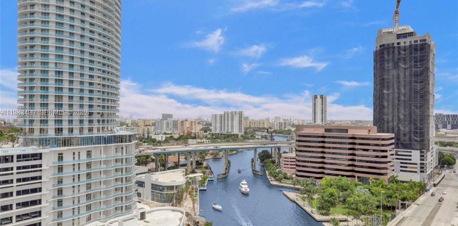 Estudio en el Condominio en Miami, Florida № 2050230