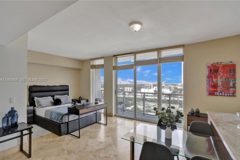 Condominio en alquiler en Miami, Florida, 53.88 m2 № 2050230 - foto 2