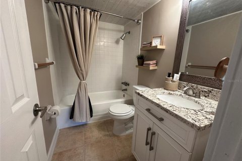 Condo in Daytona Beach, Florida, 2 bedrooms  № 1871241 - photo 8
