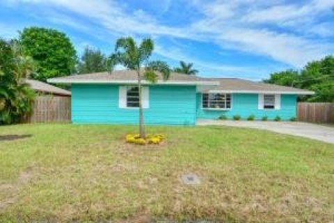 Casa en venta en Fort Pierce, Florida, 3 dormitorios, 123.37 m2 № 830327 - foto 1