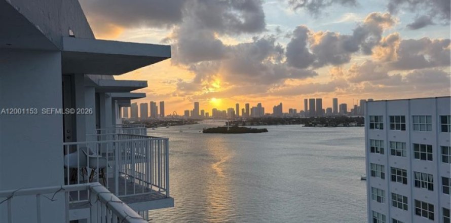 Condo à Miami Beach, Floride, 1 chambre  № 2065351