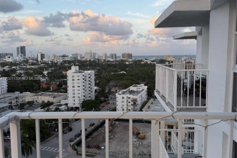 Copropriété à louer à Miami Beach, Floride: 1 chambre, 69.68 m2 № 2065351 - photo 2