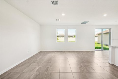 Casa en venta en Zephyrhills, Florida, 3 dormitorios, 182.46 m2 № 1791502 - foto 6