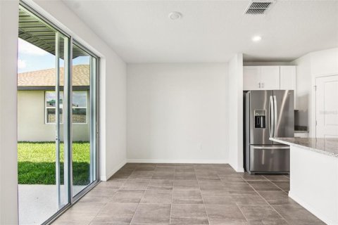 Casa en venta en Zephyrhills, Florida, 3 dormitorios, 182.46 m2 № 1791502 - foto 4