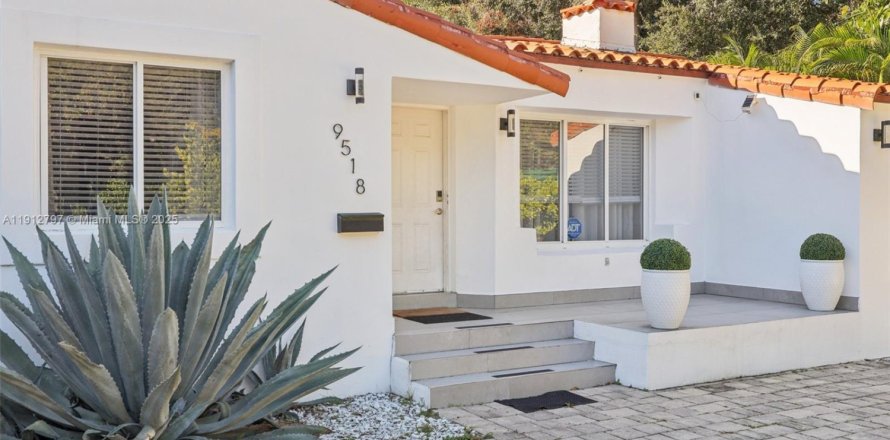 Дом в Майами-Шорс, Флорида 3 спальни, 119.01м2 № 1973631