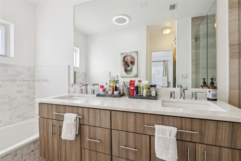 Купить виллу или дом в Майами-Шорс, Флорида 3 спальни, 119.01м2, № 1973631 - фото 16