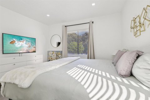 Купить виллу или дом в Майами-Шорс, Флорида 3 спальни, 119.01м2, № 1973631 - фото 13