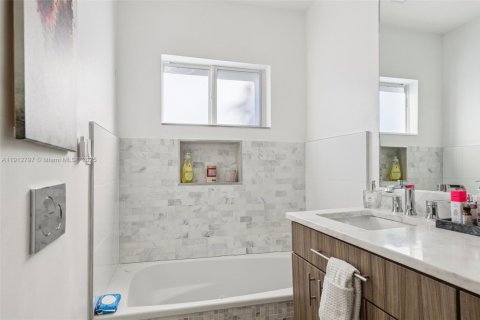 Купить виллу или дом в Майами-Шорс, Флорида 3 спальни, 119.01м2, № 1973631 - фото 19