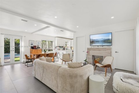 Купить виллу или дом в Майами-Шорс, Флорида 3 спальни, 119.01м2, № 1973631 - фото 3